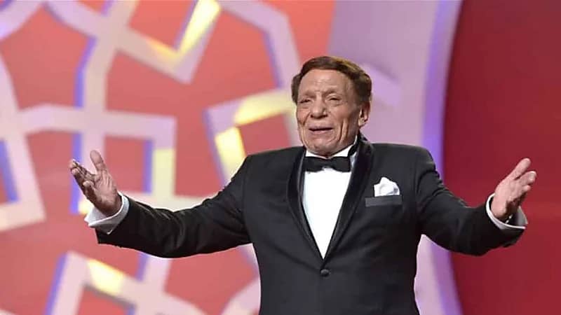 عادل إمام يحتفي بيوم ميلاده الـ 85 في هدوء والعائلة تُغلق الباب أمام مفاجآت الأصدقاء