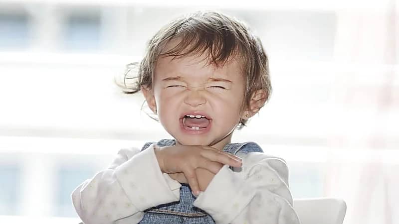 أبرز الأخطاء التي يرتكبها الآباء لمنع بكاء أطفالهم