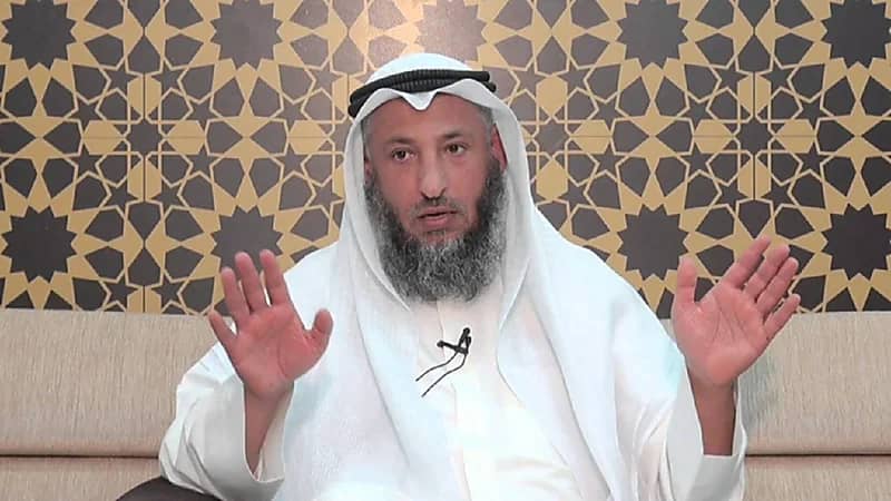 داعية كويتي يثير الجدل بتصريح عن إعطاء الزوج لزوجته راتبا شهريا