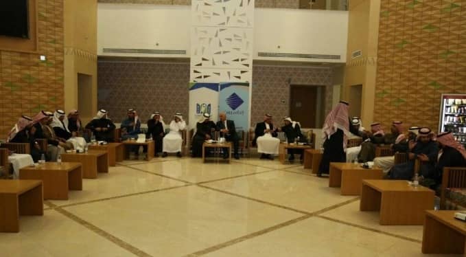 بالصور.. سحب أكثر من 7سيارات تالفة تعيق حركة السير في عسير