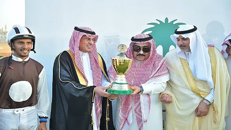 شاهد.. "لمى" طفلة مدرج الشباب تروي سبب حبها وتشجيعها للنادي