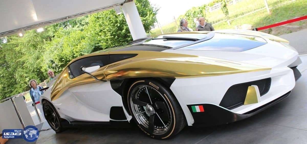 بالصور..سوبركار بقوة 885 حصان يكشف عنها بحوض سمك يقبع بداخلها