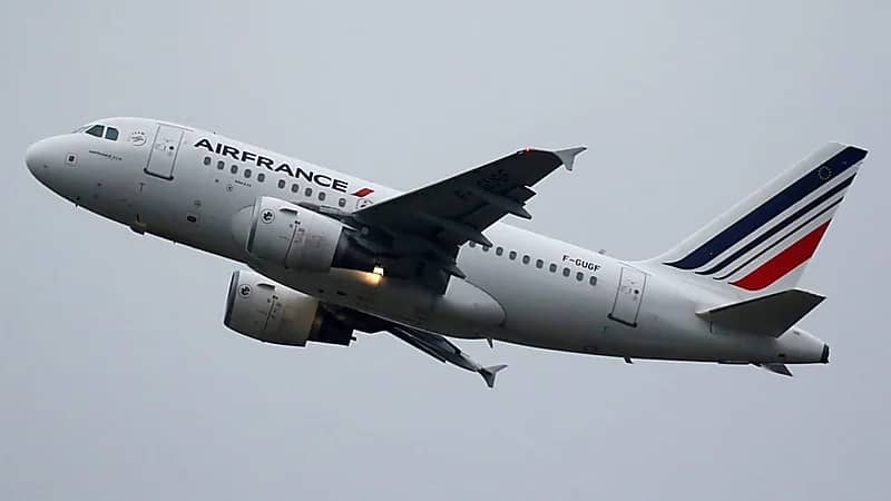 اندلاع شجار بين طيار ومساعده أثناء رحلة جوية