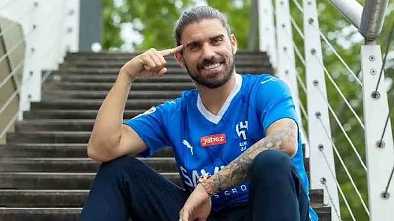 روبن نيفيز يستمتع بإجازته برفقة عائلته .. صورة