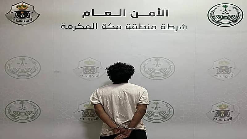 القبض على شخص لسرقته مركبة في وضع التشغيل أمام محل تجاري بجدة