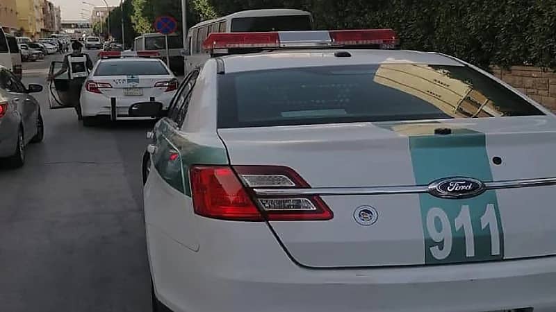 المرور يطبق النظام على مركبات مخالفة في حي الوزارات