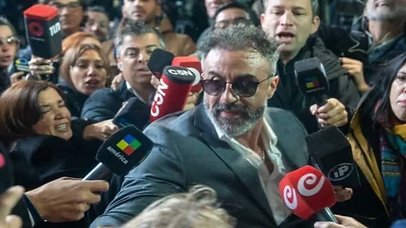 جماهير غاضبة تهاجم طبيب ماردونا وتتهمه بالإهمال