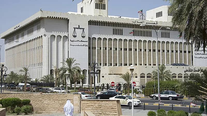 المؤبد لكويتي قتل سائق أسرته حرقاً