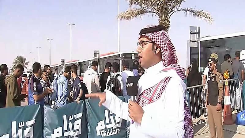 بالفيديو.. منفذ سلوى يشهد عبور عدد كبير من المسافرين لحضور نهائي المونديال