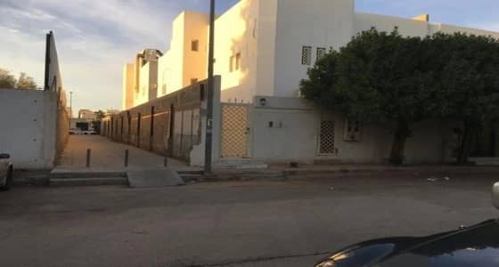 مالك أرض يستجيب لنداء السكان ويتبرع بـ 4 أمتار بالرياض