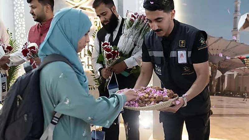 انطلاق موسم الحج من مطار المدينة بوصول أول فوج من ضيوف الرحمن