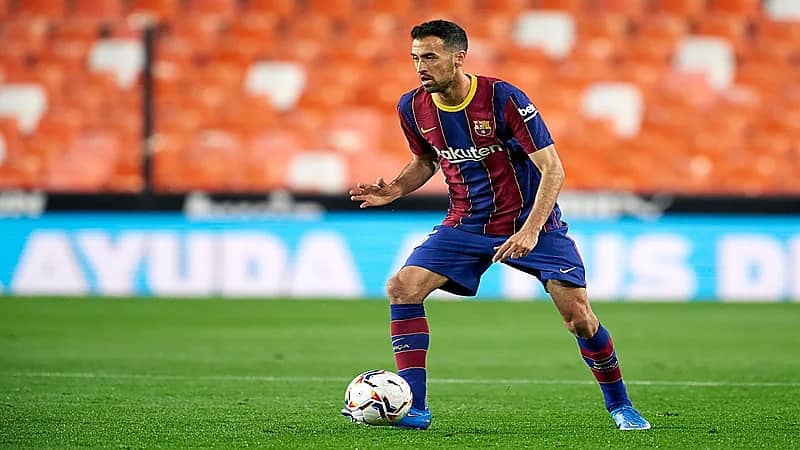 قائد برشلونة يقترب من دوري روشن