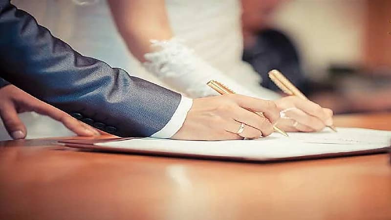 بعد عقد القران..عريس يتفاجأ بماضي زوجته