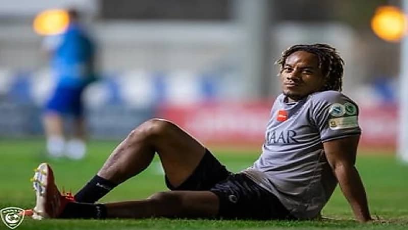 الهلال يتدرب على فترتين في مقر النادي