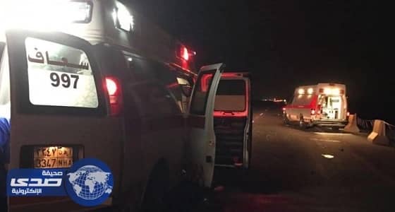 مصرع شخص وإصابة 4 في حادث انقلاب مروع لسيارة معتمرين