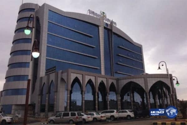 أمير الرياض ونائبه يؤديان صلاة الميت على الأمير محمد بن عبدالعزيز بن عياف