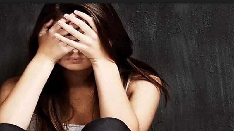 شاب يقنع خطيبته بإقامة علاقة محرمة لإجبار أهلهما على زواجهما!