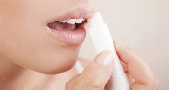 استخدام الزيت بديلاً صحياً لمُلمع الشفاه