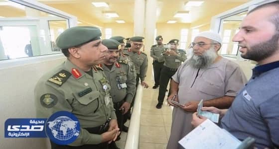 ⁠⁠⁠⁠⁠بالصور.. مدير عام الجوازات يقف على الخدمات المقدمة للحجاج بمنفذ حالة عمار