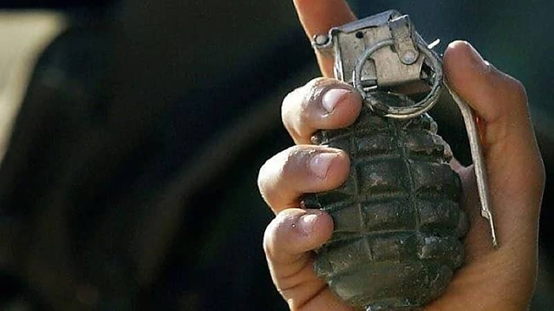 اليمن.. جندي يفقد حياته بعد إنقاذه مصلين من كارثة