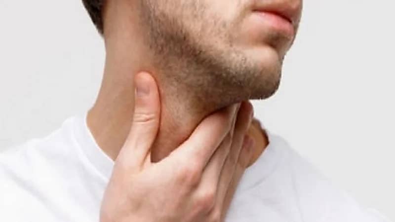 أسباب الإصابة بشلل الأحبال الصوتية