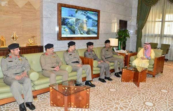 بالصور .. أمير الرياض يقلد عدداً من الضباط رتبة لواء