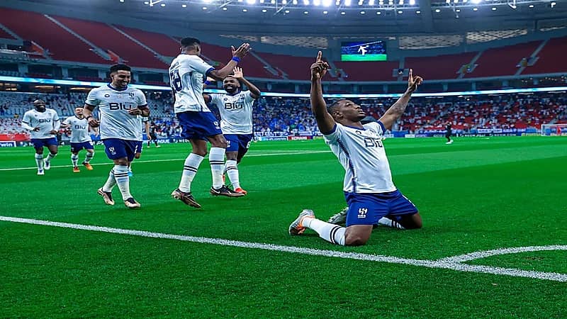 معلق مباراة الهلال والدحيل: "حرام عليكم أنا تعبت"!