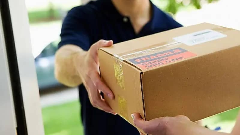 مندوب توصيل جدة يعلن خطبته من الزبونة التي مازحها