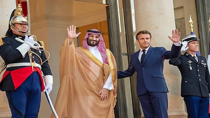 ولي العهد يلتقي الرئيس الفرنسي الجمعة