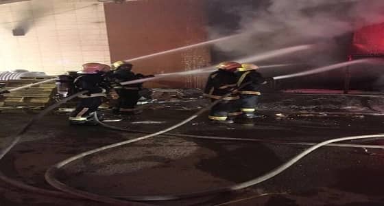 بالصور.. السيطرة على حريق في مستودع للملابس بصبيا