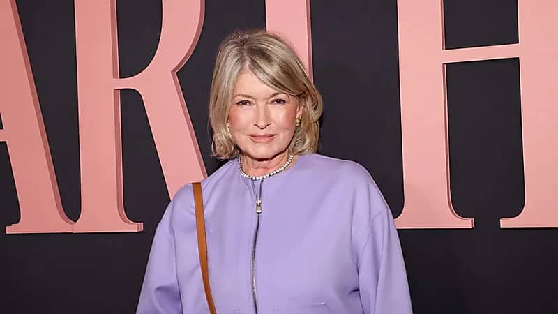 مارثا ستيورات تدهش متابعيها بإطلالة شبابية رغم تقدمها في السن.. صورة