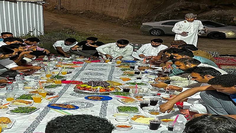 بالصور .. أسرة "حسن المالكي" تنفذ سفرة إفطار صائم بنية شهداء الوطن