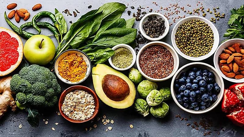 أفضل 10 أطعمة لتعزيز المناعة