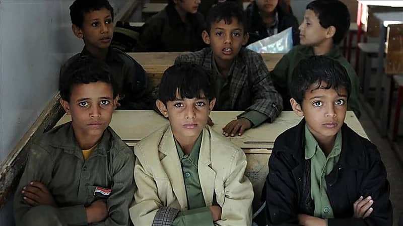 تعميم حوثي بترديد الطلاب "الصرخة الخمينية" في طابور الصباح!