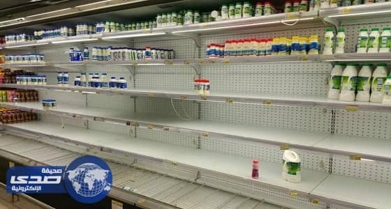 بالصور.. نفاد المواد الغذائية من المتاجر القطرية بعد قطع العلاقات