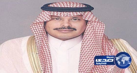 شاهد.. صورة نادرة للأمير عبد العزيز بن فهد أثناء أدائه العرضة في حفل مدارس الرياض