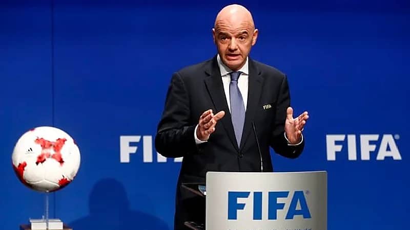 "إنفانتينو" و"آل الخليفة" يتوجان غدًا الفائز من مباراة الهلال وبوهانج