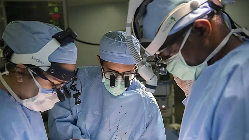 فريق طبي بالرياض ينقذ حاج بنغلاديشي بساعة ذكية وتطبيق