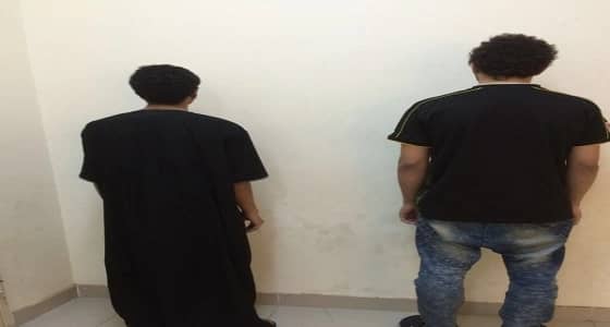 ضبط تشكيل عصابي لسرقة محتويات السيارات بالمدينة المنورة