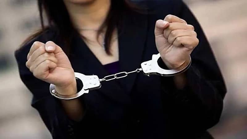 فتاة تعترف بجريمة قتل أثناء نومها