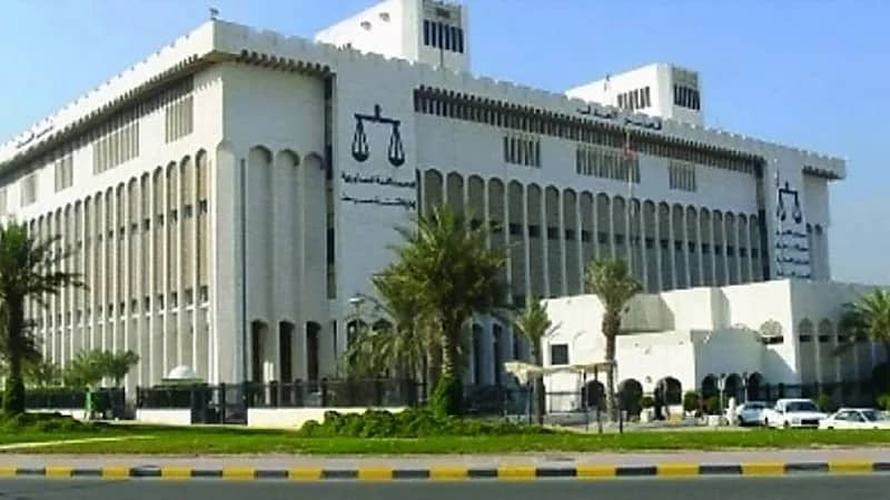 محكمة كويتية تقضي بـ "عدم دستورية" مادة "التشبه بالجنس الآخر"