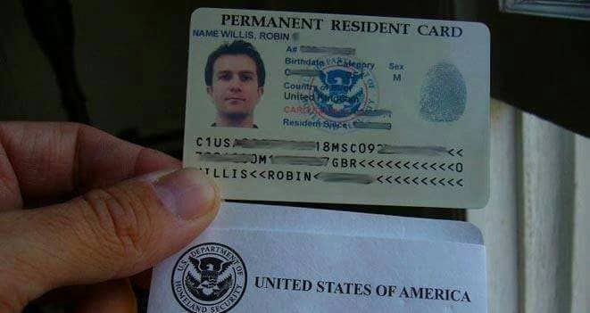حاملو البطاقة الخضراء مستثنون من قرار ترامب