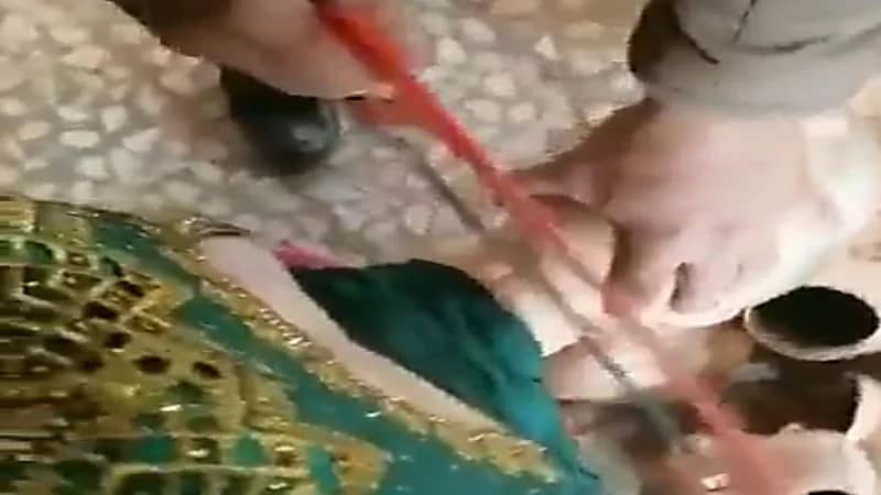بالفيديو.. "طالبان" تقطع رأس دمى عارضات الأزياء بالمتاجر