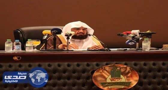 السديس يحذر الشباب من محاولات تشويه الرموز وغياب القدوة