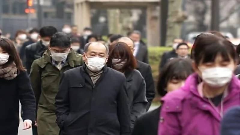 اليابانيون يلجأون لمدربين لتعليمهم الابتسام