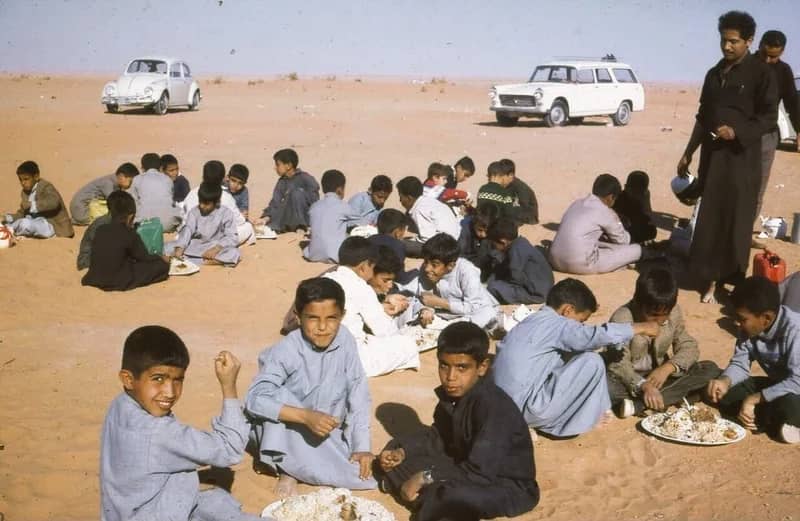 رحلة مدرسية في التسعينات الهجرية