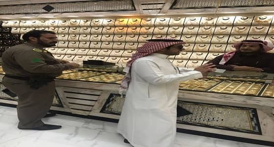 العمل: حملات تفتيشية لمتابعة تنفيذ قرار توطين الذهب