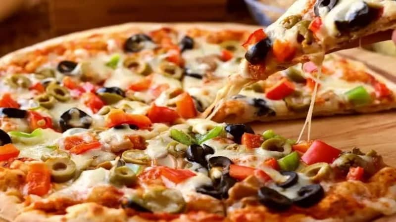 طلب بيتزا ينفذ امرأة من الموت
