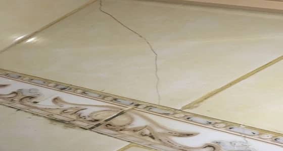 بالصور .. تفجير صخور يصيب منازل مواطنين بالتشقق في أحد رفيدة