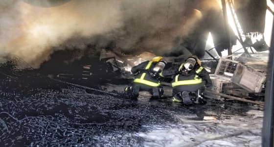 حريق ضخم بمبنى تحت الإنشاء بمكة.. والدفاع المدني يباشر الحادث